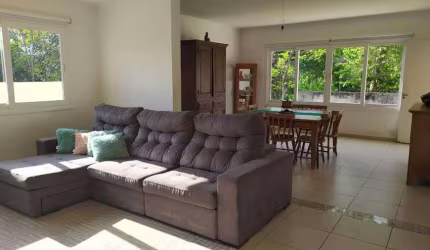 Casa de condomínio à venda em Vinhedo - SP.