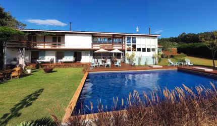 Casa para venda possui 800 metros quadrados com 3 quartos em Parque São Jorge - Avaré - SP.