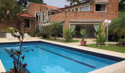 Casa mobiliada à venda no Condomínio Recanto Verde na Granja Viana em Cotia- SP.