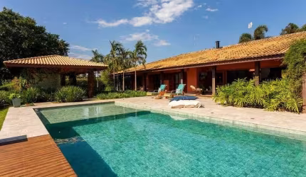 Casa para venda possui 830 metros quadrados com 3 quartos em Parque São Jorge - Avaré - SP.