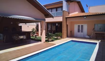 Casa à venda na Riviera de São João em São João da Boa Vista - SP.