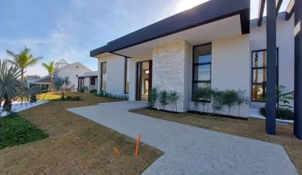 Casa de condomínio para venda possui 500 metros quadrados com 5 quartos em Indaiatuba - SP.