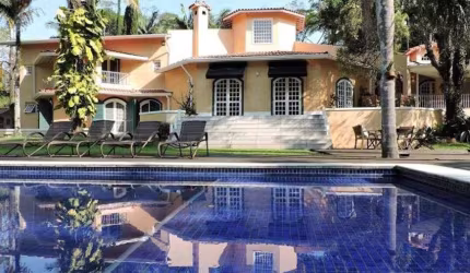 Casa alto padrão para venda no Condomínio Parque Silvino Pereira em Cotia - SP.