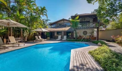 Casa para venda com 588 metros quadrados com 7 quartos em Jaraguá - São Sebastião.