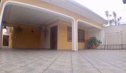 Casa para venda tem 190 metros quadrados em Parque Residencial Regina (Nova Veneza) - Sumaré - SP