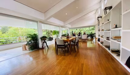 Casa de alto padrão à venda E locação no Jardim Guarapiranga em São Paulo - SP.