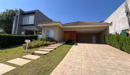 Casa moderna térrea no Residencial Gênesis 2 no Alphaville em Santana de Parnaíba - SP