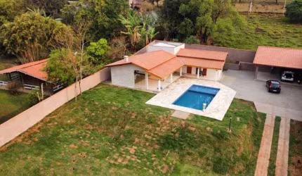 Casa à venda no Condomínio Náutico em Piracaia - SP.