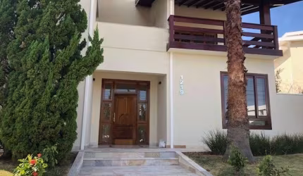 Casa de condomínio para venda tem 425 metros quadrados com 4 quartos em Campinas - SP.