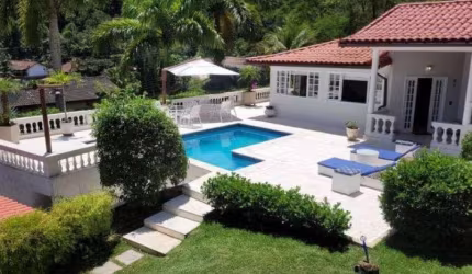 Casa sobrado de alto padrão à venda no Condomínio PortoGalo em Angra dos Reis - RJ.