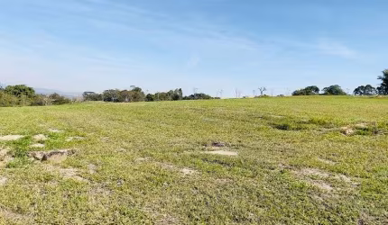 Terreno alto padrão à venda no Condominio Village Boa Vista em Porto Feliz - SP.