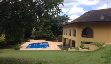 Casa de condomínio para venda possui 880 metros quadrados com 4 quartos em Campinas - SP.