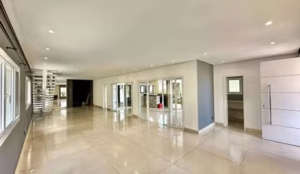 Casa sobrado à venda e locação no Condomínio Golf Village na Granja Viana em Carapicuíba - SP