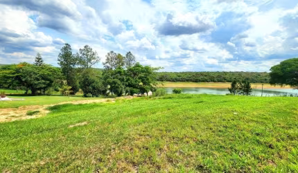 Lote à venda no Condomínio Riviera de Santa Cristina XIII em Paranapanema - SP