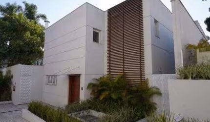Casa de Ato Padrão à Venda Condomínio Hípica Garden em Granja Julieta, Zona Sul - SP