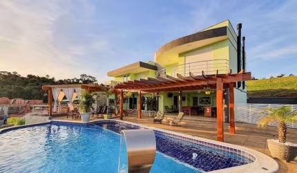 Casa de alto padrão à venda no Condomínio Serra Azul em Itupeva - São Paulo