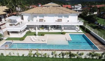 Casa Pé na Areia à venda e aluguel com 10 suítes na Praia do Capricórnio em Caraguatatuba