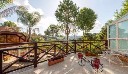 Casa de alto padrão à venda no Jardim Manancial em Campos do Jordão - SP.