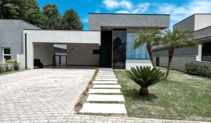 Casa mobiliada a venda ou aluguel no Condomínio Figueira Garden em Atibaia - SP.