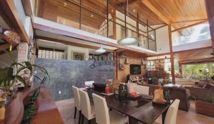 Casa Sobrado alto padrão à venda no Condomínio Dom Henrique II em Cotia - SP