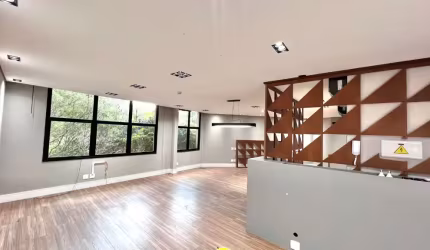 Sala comercial para locação e venda no Comercial Le Premier Sainte-Hélène em Souzas, Campinas - SP.