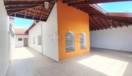 Casa à venda 3 Quartos, 1 Suite, Centro, Caraguatatuba - SP