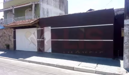 Encante-se com Este Espaço Excepcional: Seu Novo Lar Está Aqui! Casa térrea e ampla no bairro Poiar