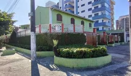 Casa em condomínio horizontal em um dos melhores bairros da Cidade de frente para o mar !