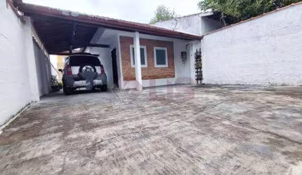 Casa à Venda - Porteira Fechada no Bairro Gaivotas, Caraguatatuba!