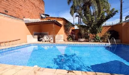 Casa à venda 8 Quartos, 6 Suites, 5 Vagas, 350M², Centro, Caraguatatuba - SP