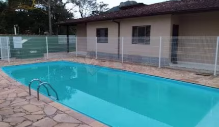 VENHA CONHECER ESTA CASA TÉRREA EM CONDOMÍNIO, NA PRAIA MARTIM DE SÁ,  COM SEGURANÇA E TRANQUILIDAD