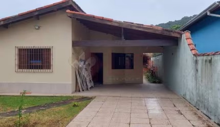 Vende-se Charmosa Casa em Lote 10 x 30!