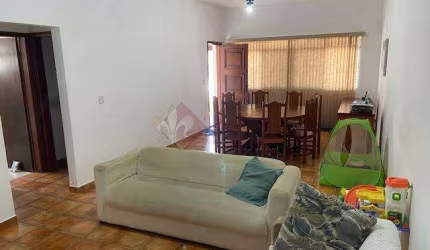SEU NEGÓCIO OU LAR NO CENTRO: CASA TÉRREA MULTIFUNCIONAL    03 DORMITÓRIOS  02 BANHEIROS  AMPLA SAL