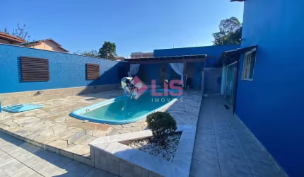 CASA DE ALTO PADRÃO NO JARDIM BRITÂNIA – UM LUXO À SUA ESPERA!