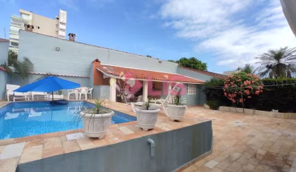 Casa Térrea com Piscina e Churrasqueira a 2 Quadras do Mar, Aruan, Caraguatatuba