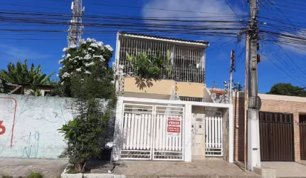 Casa na Rua Clara Almeida