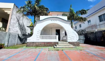 Casa Comercial na Avenida Ivo do Prado