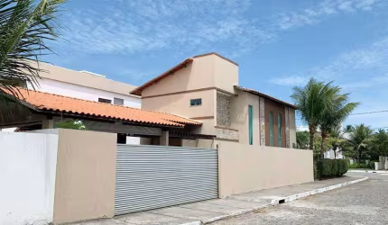 Excelente Casa de Esquina no Condomínio Costa Marina