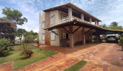 CASA COM UMA LINDA ÁREA VERDE E PISCINA NA ZONA DE EXPANSÃO