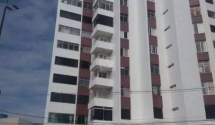 Apartamento no Edifício Iate, no bairro Treze de Julho.