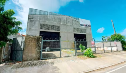 Galpão em excelente localização no Bairro Aruana