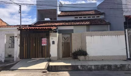 Casa duplex com 3 quartos no conjunto Orlando Dantas