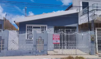 VENDA- Casa com 02 pavimentos