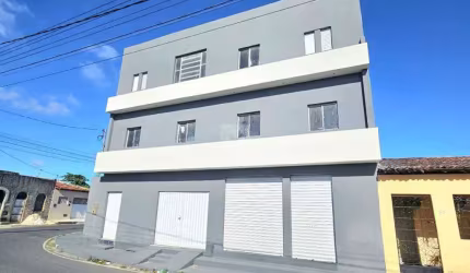 Prédio comercial com apartamentos para locação no Conjunto Eduardo Gomes