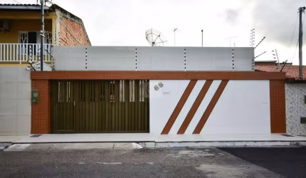 Venda - Casa Espaçosa no Conjunto Medici II - Bairro Luzia