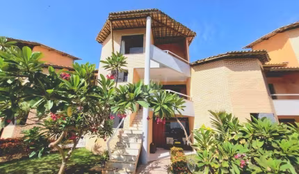 Oportunidade Única: Casa Duplex Mobiliada em Condomínio Próximo à Praia de Aruana