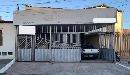 Oportunidade Imperdível no Novo Paraíso: Casa com Ponto Comercial e Amplo Espaço!