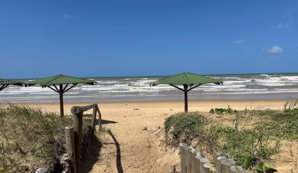 Seu Paraíso à Beira-Mar Te Espera no Ville Al Mare!