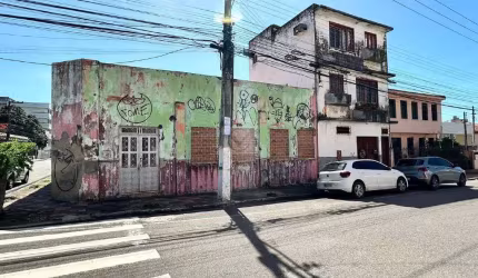 Oportunidade Imperdível para o Seu Negócio: Casa com Terreno Amplo no Coração de Aracaju!