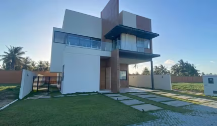Viva o Luxo e a Amplitude no Alphaville Sergipe: Casa dos Sonhos com Vista para o Mar e Lagoa!